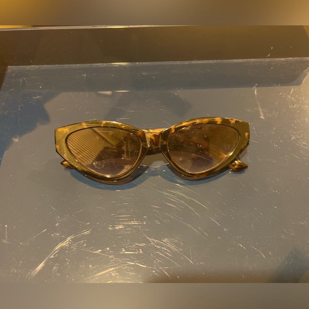 Urban Outfitters tortoise shell sunglasses